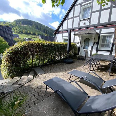 DAS Schmallenberger Ferienhaus - komfortabel - urig - traumhafte Lage Exterior foto