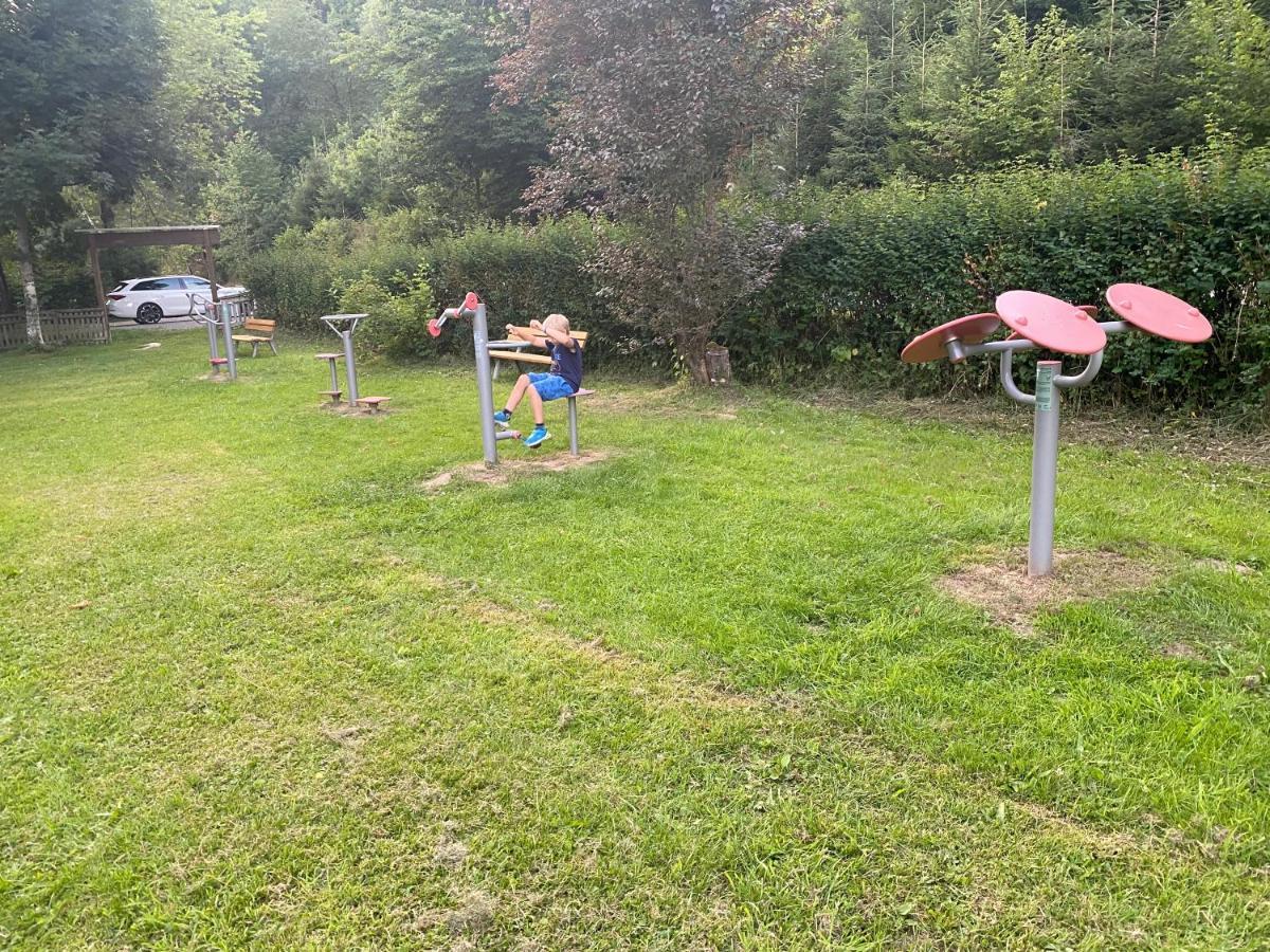DAS Schmallenberger Ferienhaus - komfortabel - urig - traumhafte Lage Exterior foto