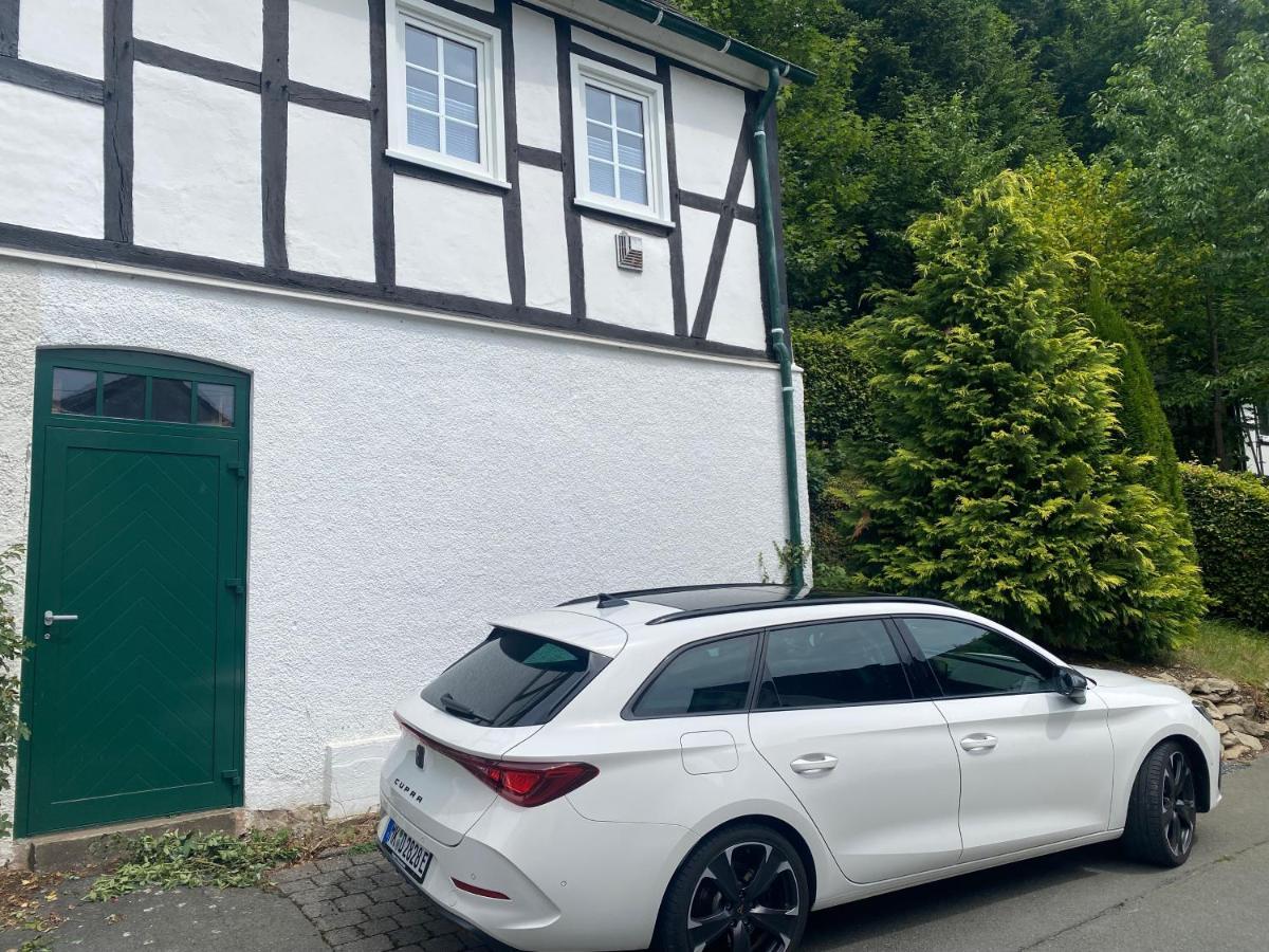 DAS Schmallenberger Ferienhaus - komfortabel - urig - traumhafte Lage Exterior foto