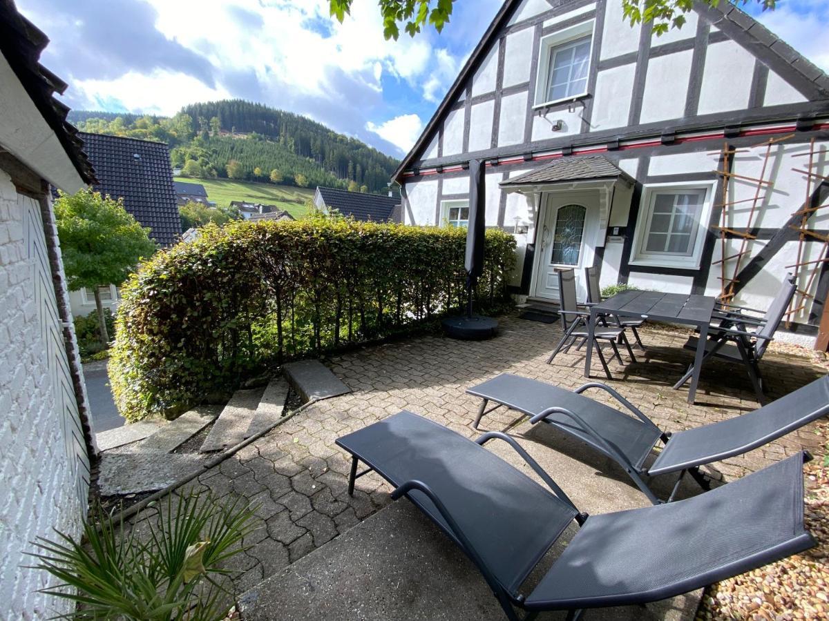 DAS Schmallenberger Ferienhaus - komfortabel - urig - traumhafte Lage Exterior foto