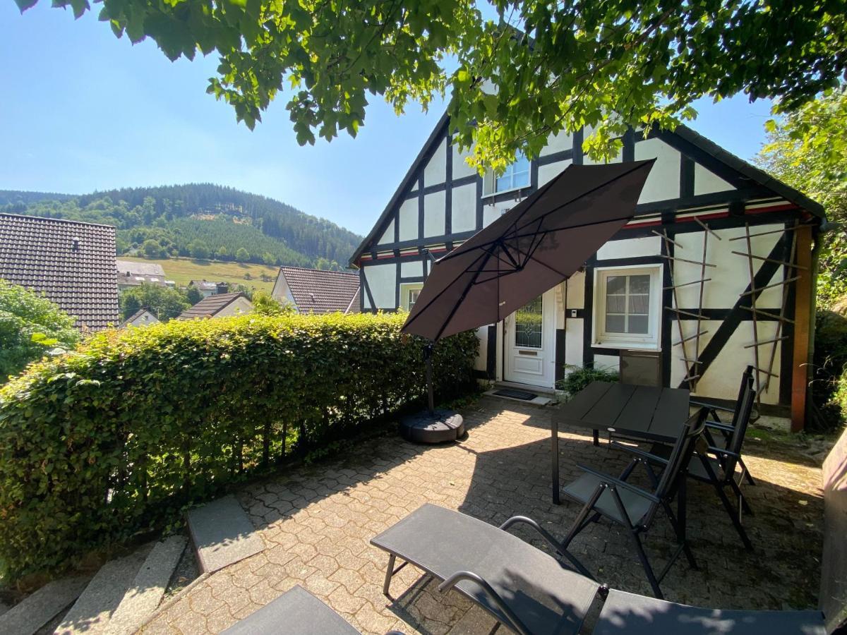 DAS Schmallenberger Ferienhaus - komfortabel - urig - traumhafte Lage Exterior foto