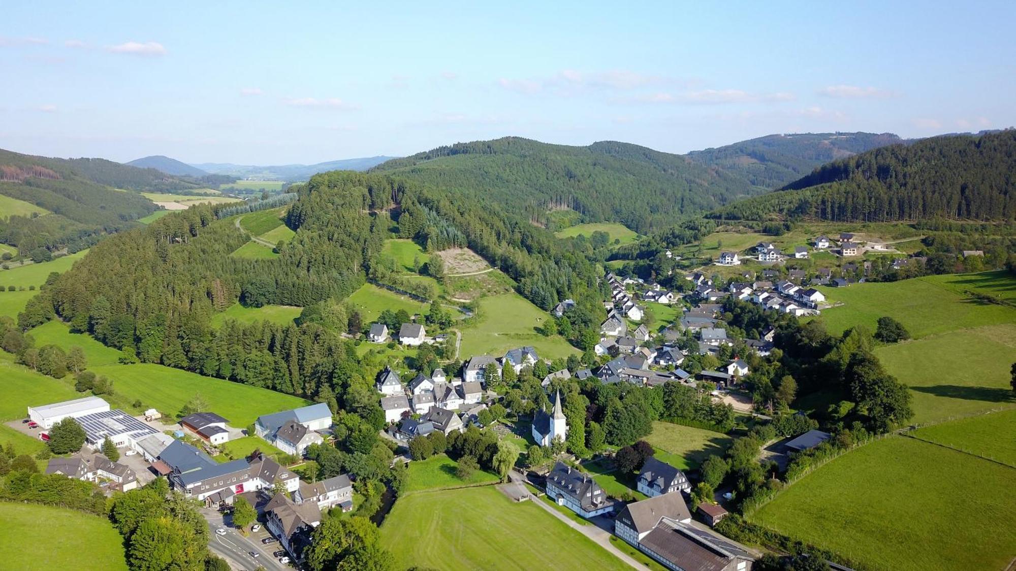DAS Schmallenberger Ferienhaus - komfortabel - urig - traumhafte Lage Exterior foto